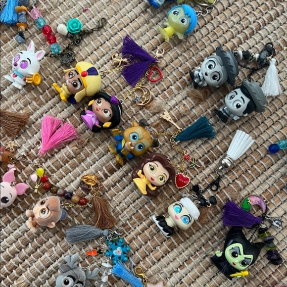 ✨🩵 Disney character keychain handmade disney Doorable keychain purse charm - Picture 3 of 7